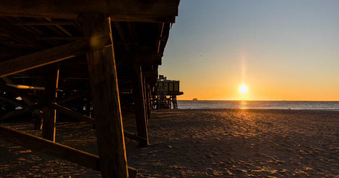 cbpier's tweet photo. Long time no sea! 🌊⏰👀

Ready to trade the office lights for some tropical rainbows? 🌈 Whether you’re here for the live musical entertainment or a world-class meal with a view, we’ve got your "permanent vacation" vibes ready and waiting. 👣📜⚓️
↳ https://t.co/j3mVbaTDVY https://t.co/FCvZY7GZ42