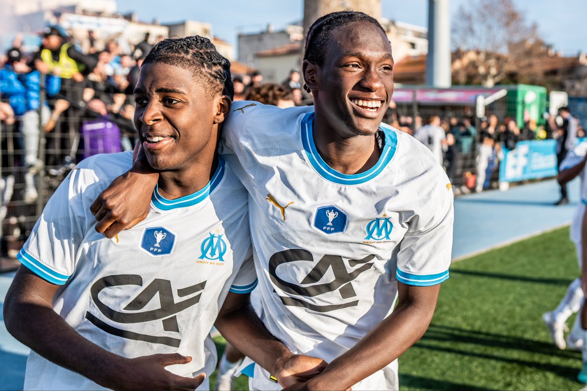 BeloMediaFoot's tweet photo. 🔵⚪️ Quand l’OM éliminait le Paris SG en Coupe Gambardella. 🤩

Paris comptait alors dans ses rangs plusieurs cracks qui valent aujourd’hui des millions d’euros : Mbaye, Mayulu, Mbappé, Sangaré, Gadou… #TeamOM https://t.co/Tug6NeHQFB