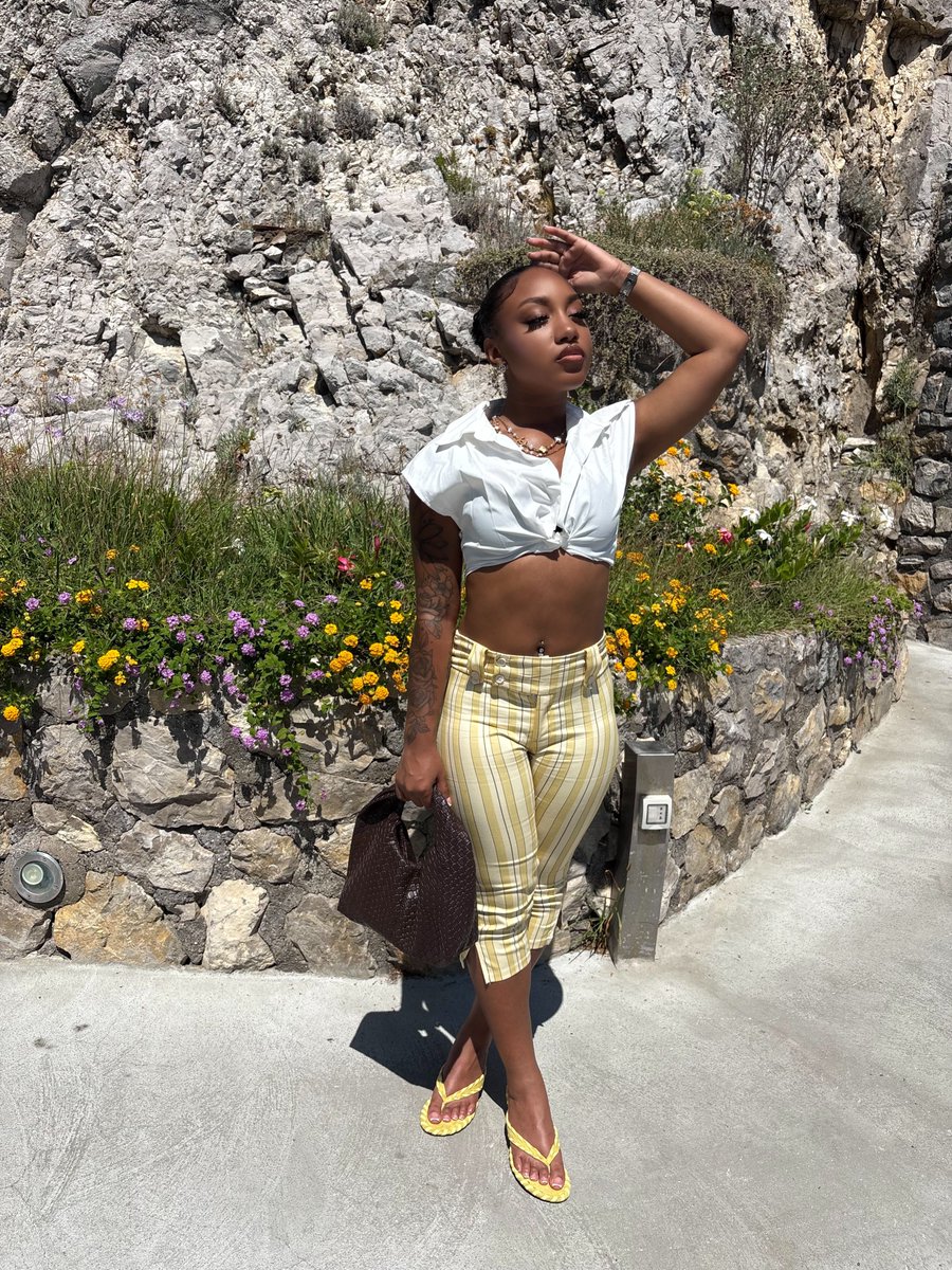 officialkenadi's tweet photo. Capris are sexy for summer time 🍸 https://t.co/AXluKy7Gwd