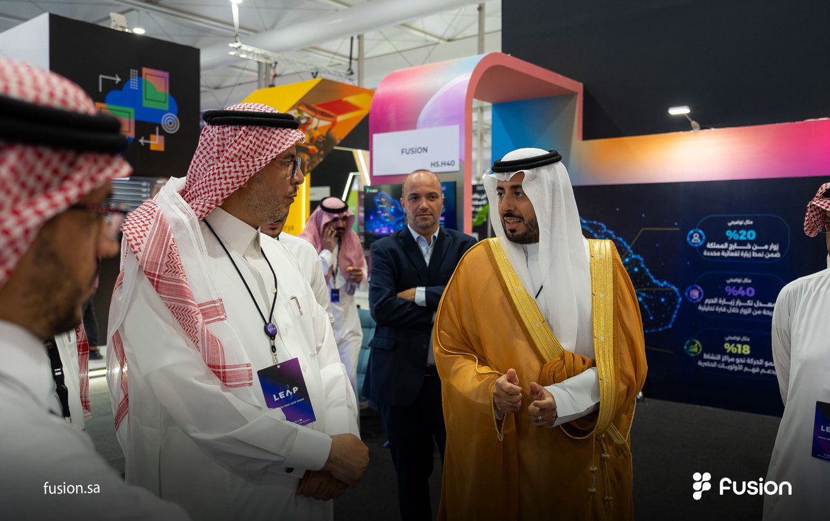 fusioncomsa's tweet photo. سعدنا اليوم بزيارة معالي نائب وزير الداخلية د.محمد الحامد لجناح #Fusion في #LEAP2026، حيث اطّلع على قدرات الشركة في الذكاء الجغرافي المكاني، ودورها في تحويل البيانات المكانية إلى رؤى تدعم القرارات الحكومية وتعزز كفاءة التخطيط. https://t.co/y8Aqwi2WfM