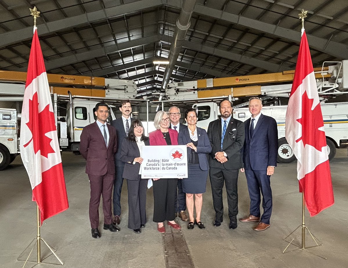 Group photo of Minister Hajdu with event participants.