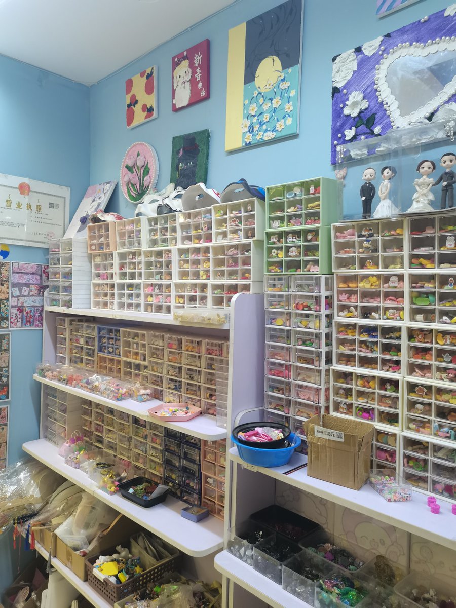 AudreyGarrr9ry's tweet photo. Gran taller de manualidades este sábado en nuestro club! Ven a crear decoraciones navideas y conoce amigos nuevos. Entrada gratuita!， https://t.co/Iug3Bi14qF