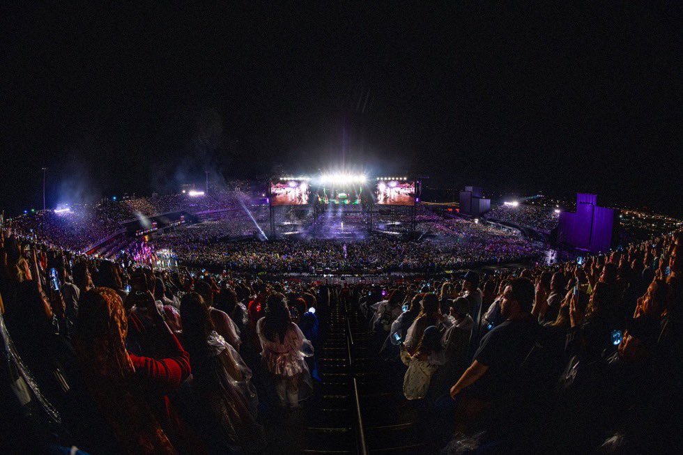 ForeverARM07's tweet photo. [#오늘의방탄]
260822 BTS WORLD TOUR 'ARIRANG' IN TORONTO
#방탄소년단 #BTS
#BTS_WORLDTOUR_ARIRANG
#BTS_WORLDTOUR_ARIRANG_NA
#BTS_WORLDTOUR_ARIRANG_TORONTO https://t.co/ARgD24vVHc
