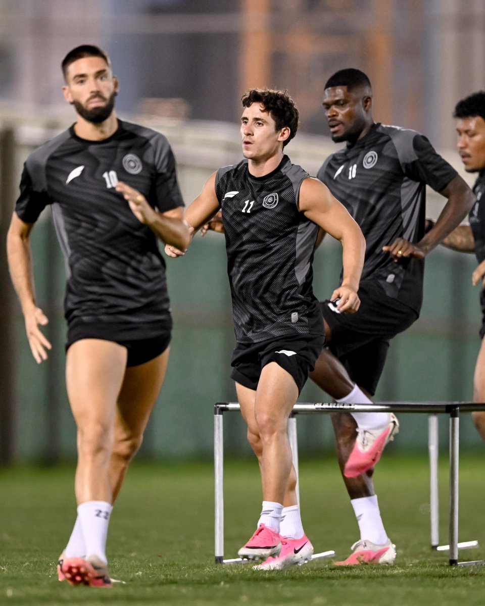 AlShababSaudiFC's tweet photo. يبدأ تمرين الليوث 🦁🤍 https://t.co/3Q1bd9JR93