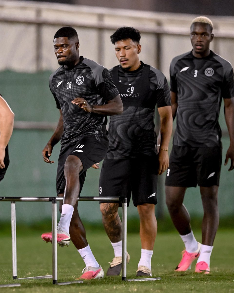 AlShababSaudiFC's tweet photo. يبدأ تمرين الليوث 🦁🤍 https://t.co/3Q1bd9JR93