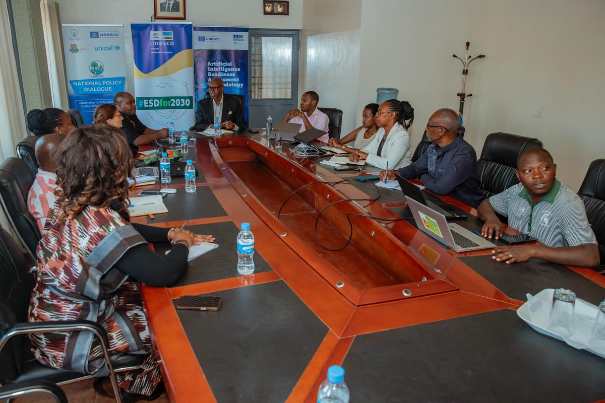 UNESCO_rwanda's tweet photo. Early today,SG @AlbertMUTESA1 received courtesy visit from @ARCOSNetwork team discussions was about promoting ECO-school program and engaging #ESD Program in next phase of Implementation also Development of Green School @lead_esd https://t.co/8RgPdLeoki