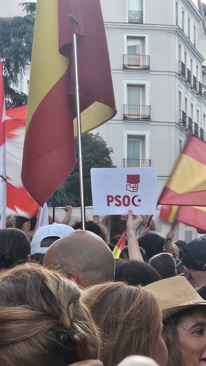 Dcvila's tweet photo. #CeutaEsEspaña #CeutaNoEstáSola #CeutaNoSeVende #CeutaSeDefiende https://t.co/8EluQNZle4