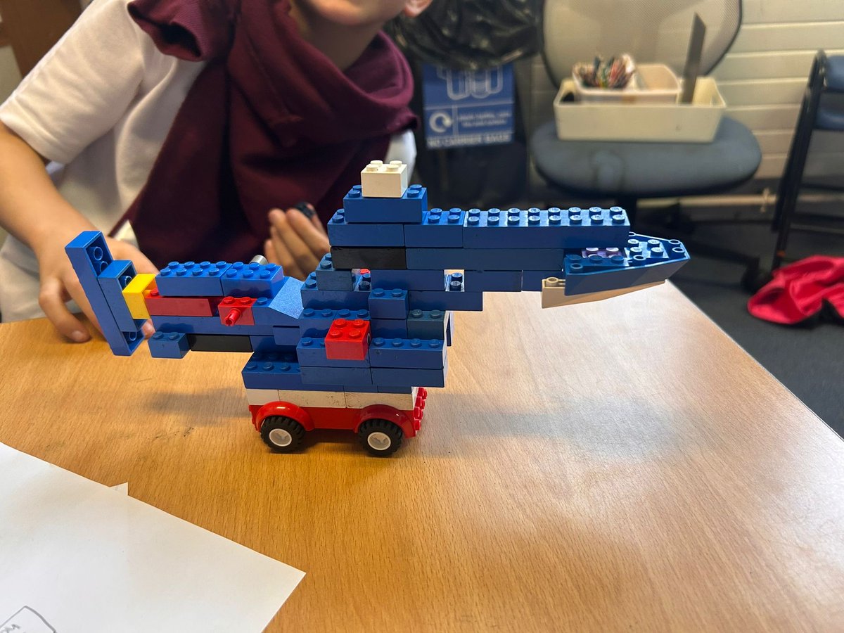Annbank_PS's tweet photo. Primary 6 designed some fantastic ocean-clear up machines last week and then they combined aspects of each persons machine and built them using construction. Each group was able to talk about their machine. #collaborativeworking https://t.co/LIJ725QWEH