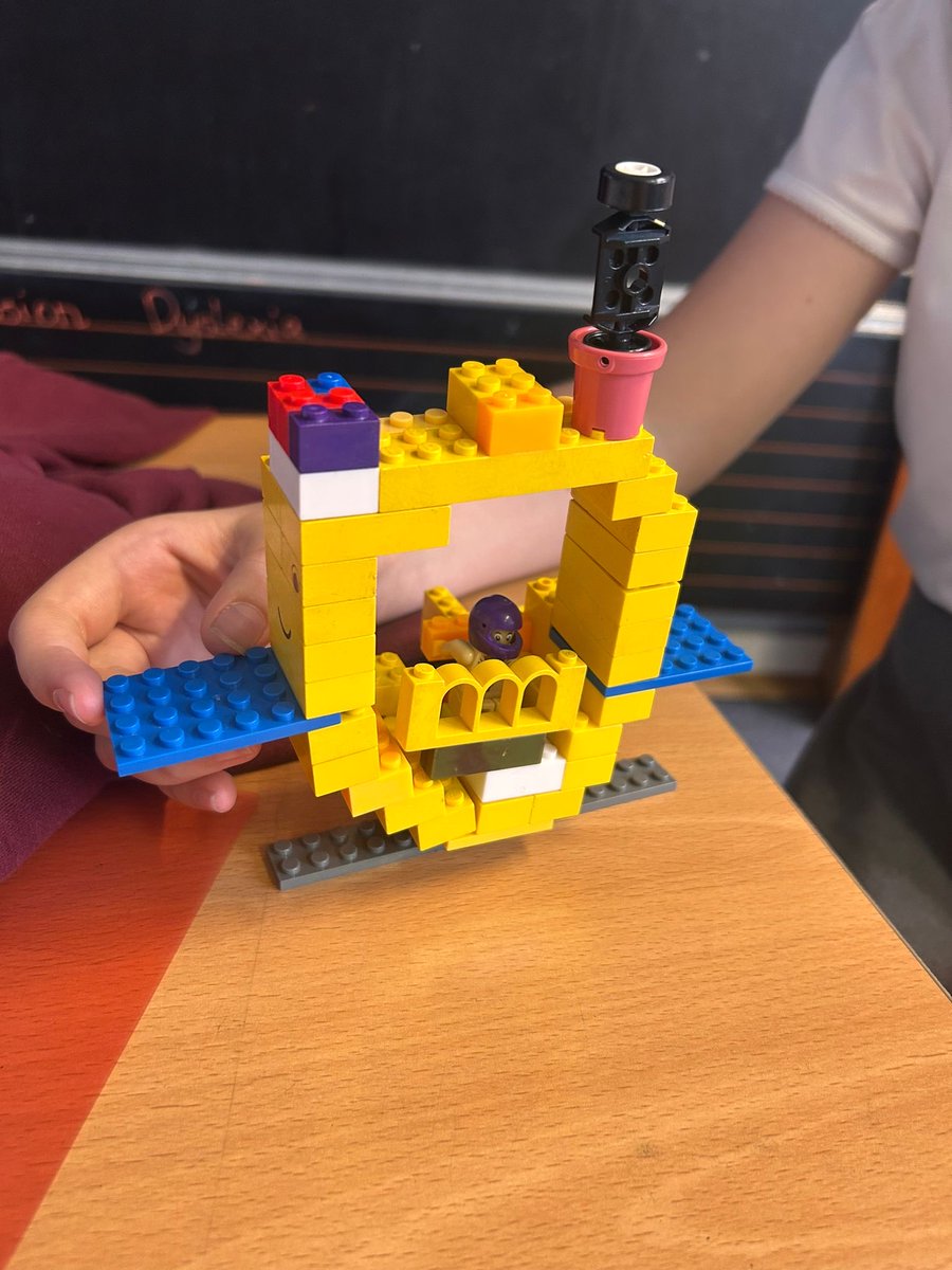 Annbank_PS's tweet photo. Primary 6 designed some fantastic ocean-clear up machines last week and then they combined aspects of each persons machine and built them using construction. Each group was able to talk about their machine. #collaborativeworking https://t.co/LIJ725QWEH
