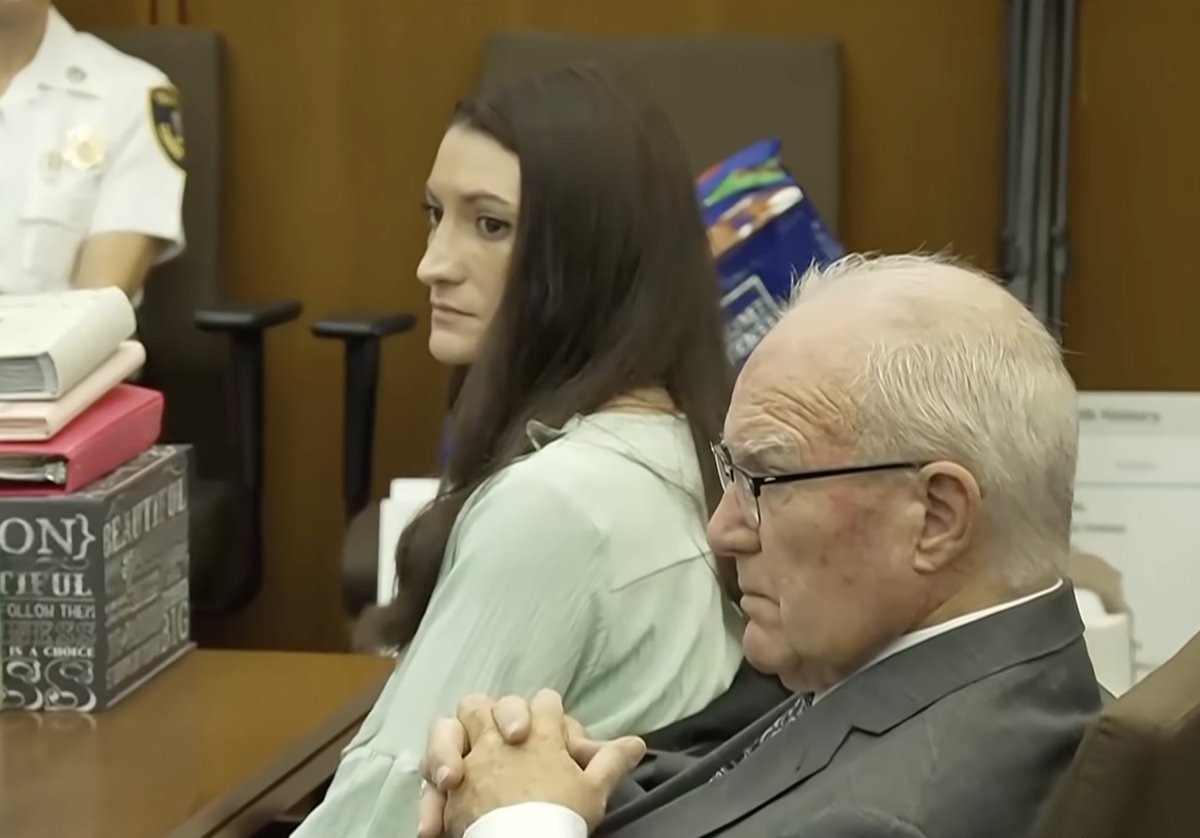 DailyCaller's tweet photo. 🚨BREAKING: The jury in the Lindsay Clancy trial is AGAIN unable to reach a decision.

The judge instructed the jury to try again and reach a unanimous decision. https://t.co/nSPVc75ko2