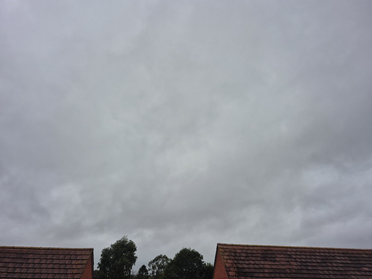 RobynPeel04's tweet photo. After a beautiful sky this morning, the damp stuff arrived, even if it was a little light. The sunset is a rather grey affair.
Have a lovely evening. https://t.co/lvXDAlkdda