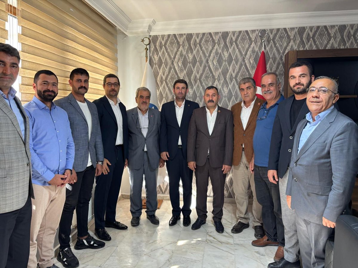 Sanliurfa_MHP's tweet photo. İl Başkanımız Sayın Ecz. Osman Mutlu, İl Yönetim Kurulu üyelerimiz ile birlikte Türk Eğitim-Sen Şanlıurfa Şube Başkanımız Sayın Mehmet Şükrü Karakuş’u ziyaret etti.

Nazik ev sahiplikleri ve samimi sohbetleri için Sayın Mehmet Şükrü Karakuş’a teşekkür ediyor, çalışmalarında başarılar diliyoruz.

@dbdevletbahceli 
@MHP_Bilgi 
@eczosmanmutlu