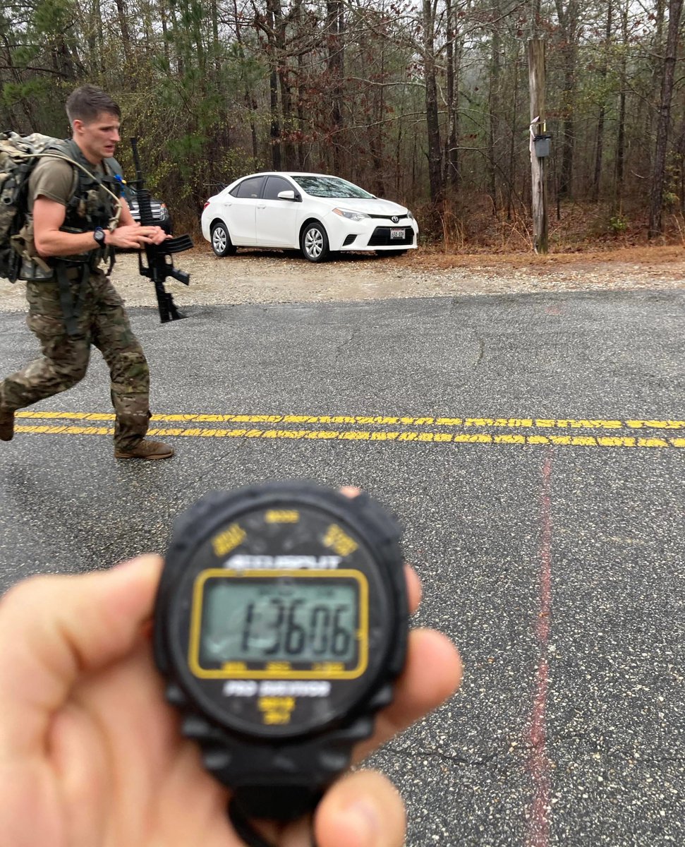 specialopsmag's tweet photo. US Army 75th Ranger Regiment. A military intelligence officer with the Regimental Military Intelligence Battalion (RMIB) finishes his 12 mile ruck (35lbs+).

He finished in 1:36:06, which averages out to just over an 8 minute mile pace. https://t.co/2mT8F0A5ay