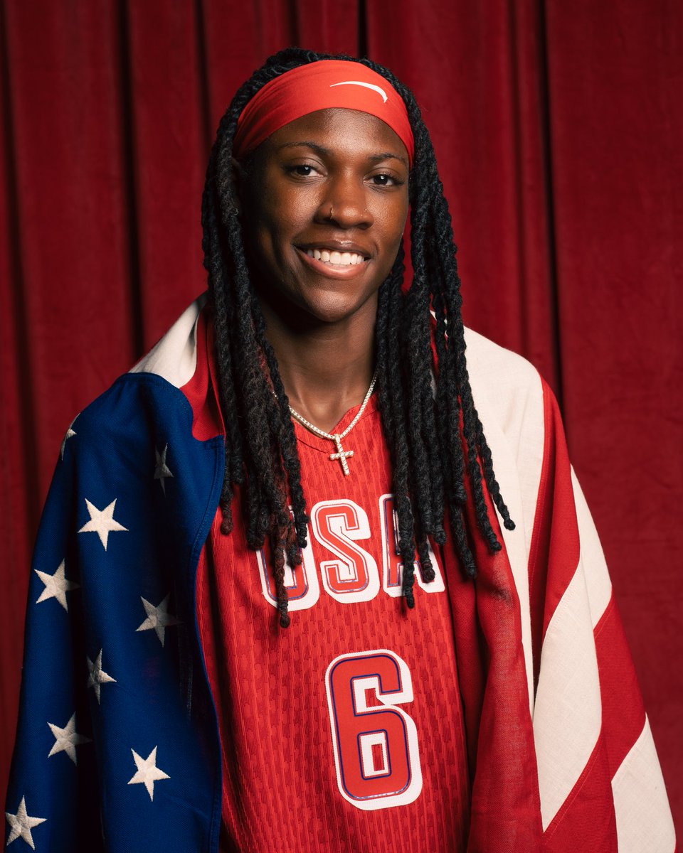 usabasketball's tweet photo. It’s Rhy Time ⌚️

🇺🇸 #USABWNT x @howard_rhyne https://t.co/d0sQJ8Qnnn