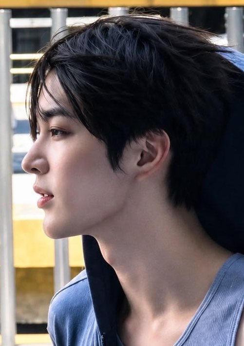 86cwjm's tweet photo. Keonho’s flawless, stunning side profile https://t.co/5e4zRX1kIb