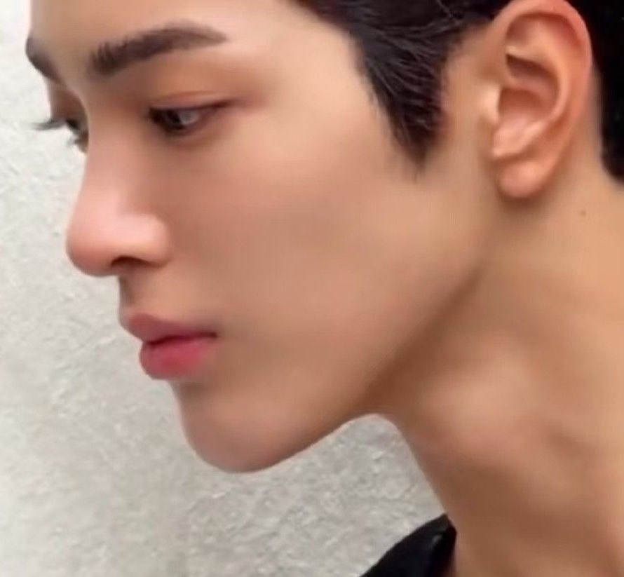 86cwjm's tweet photo. Keonho’s flawless, stunning side profile https://t.co/5e4zRX1kIb