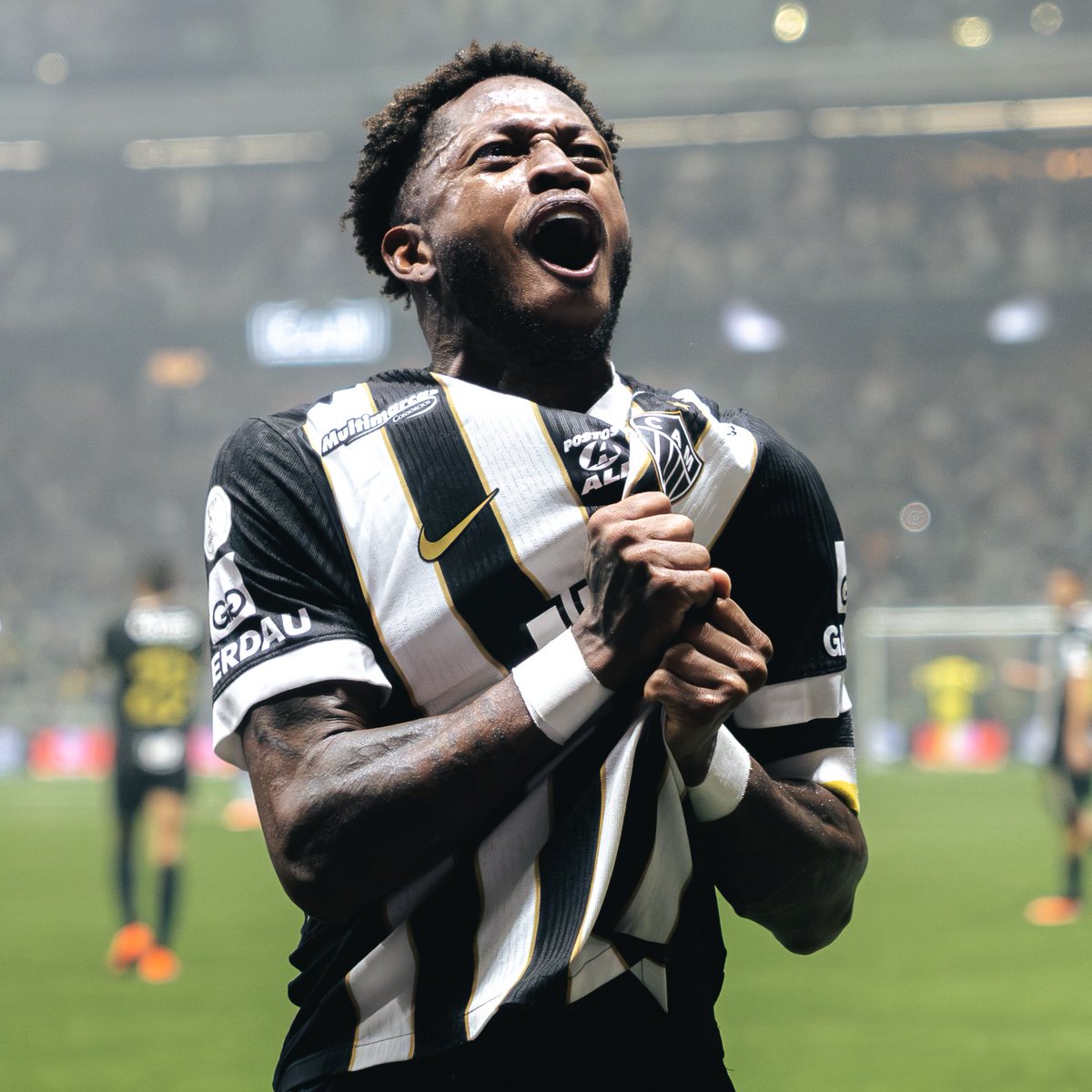SofascoreBR's tweet photo. Fred pelo @Atletico:

⚔️ 3 jogos (2 titular)
⚽️ 1 gol
🅰️ 1 assistência
🔑 6 passes decisivos (!)
✅ 82% acerto no passe
💪 20 duelos ganhos (53% eficiência!)
🆚 5 desarmes (!)
👊 8 faltas sofridas (!)
💯 Nota Sofascore 7.37

🐓🔥 https://t.co/OvJTkMYf34