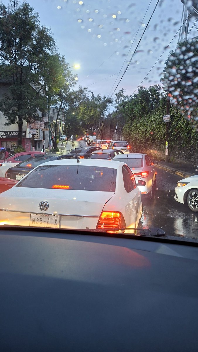 notthatnewmidzy's tweet photo. @UCS_GCDMX @TlalpanVecinos También en av. Unión por las mañanas! Es un horror, y en tekal esq con picacho la gente que sale de esta esquina no tiene semáforo y se avientan a la brava, ahora que ya hay más coches se vuelve muy peligroso https://t.co/QD1b4f1V97
