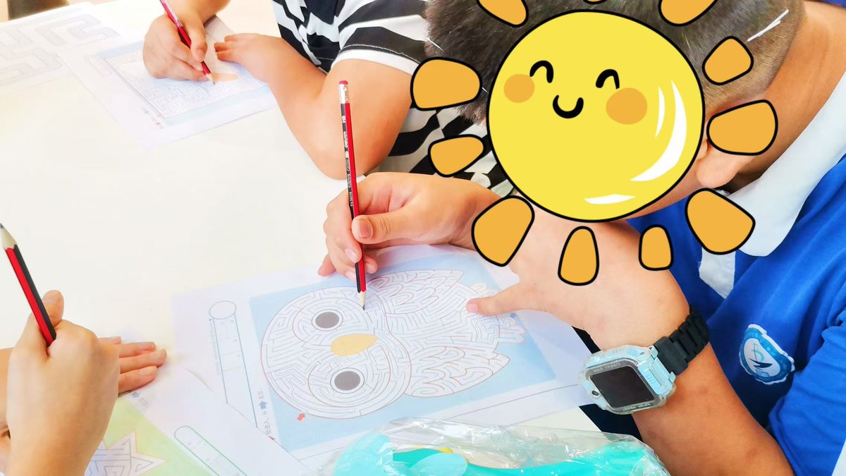 BlakelyFindacu's tweet photo. Hoy hicimos manualidades con papel y pegamento en casa, mi hijo me mostró su dibujo del sol  momentos tiernos que valen la pena guardar!， https://t.co/OEMUlAPc1g
