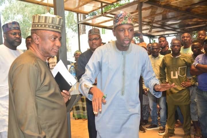 KADGIS_KDSG's tweet photo. KADGIS FACILITATES LAND DISPUTE RESOLUTION BETWEEN UNGUWAR BORO COMMUNITY AND YUSUF HOLDINGS LTD

In continuation of efforts to resolve land disputes and promote peaceful coexistence within communities across Kaduna State, a landmark resolution has been reached between... https://t.co/p7rV46Mxf2