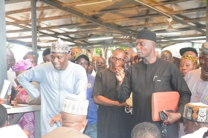 KADGIS_KDSG's tweet photo. KADGIS FACILITATES LAND DISPUTE RESOLUTION BETWEEN UNGUWAR BORO COMMUNITY AND YUSUF HOLDINGS LTD

In continuation of efforts to resolve land disputes and promote peaceful coexistence within communities across Kaduna State, a landmark resolution has been reached between... https://t.co/p7rV46Mxf2