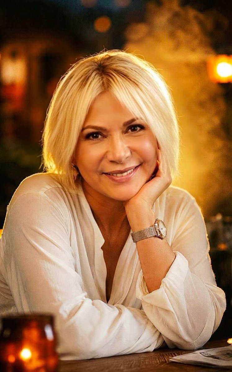 Nurdantorn's tweet photo. Güzel yorumlarınızı tek tek okuyorum.Her birinizin sözü, sevgisi ve güzel enerjisi bana ayrı ayrı ulaşıyor.Hepsine tek tek cevap veremiyor olsam da bilin ki hiçbirinizi ve hiçbir güzel sözünüzü karşılıksız bırakmıyorum, kalbimde taşıyorum.
Biz’i seviyorum 
Aşkla …🤍 https://t.co/938UjBTmIw