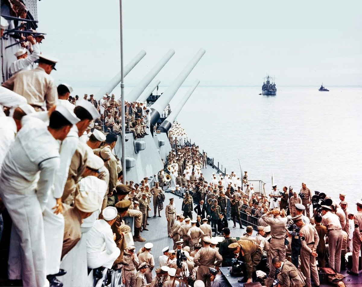 SgmNaval's tweet photo. “Es mi más sincera esperanza, y de hecho la esperanza de toda la humanidad, que de esta solemne ocasión emerja un mundo mejor de la sangre y la masacre del pasado”

Douglas MacArthur, Comandante Supremo de las Potencias Aliadas durante la ceremonia de rendición de Japón. https://t.co/Rt1fTgsTei