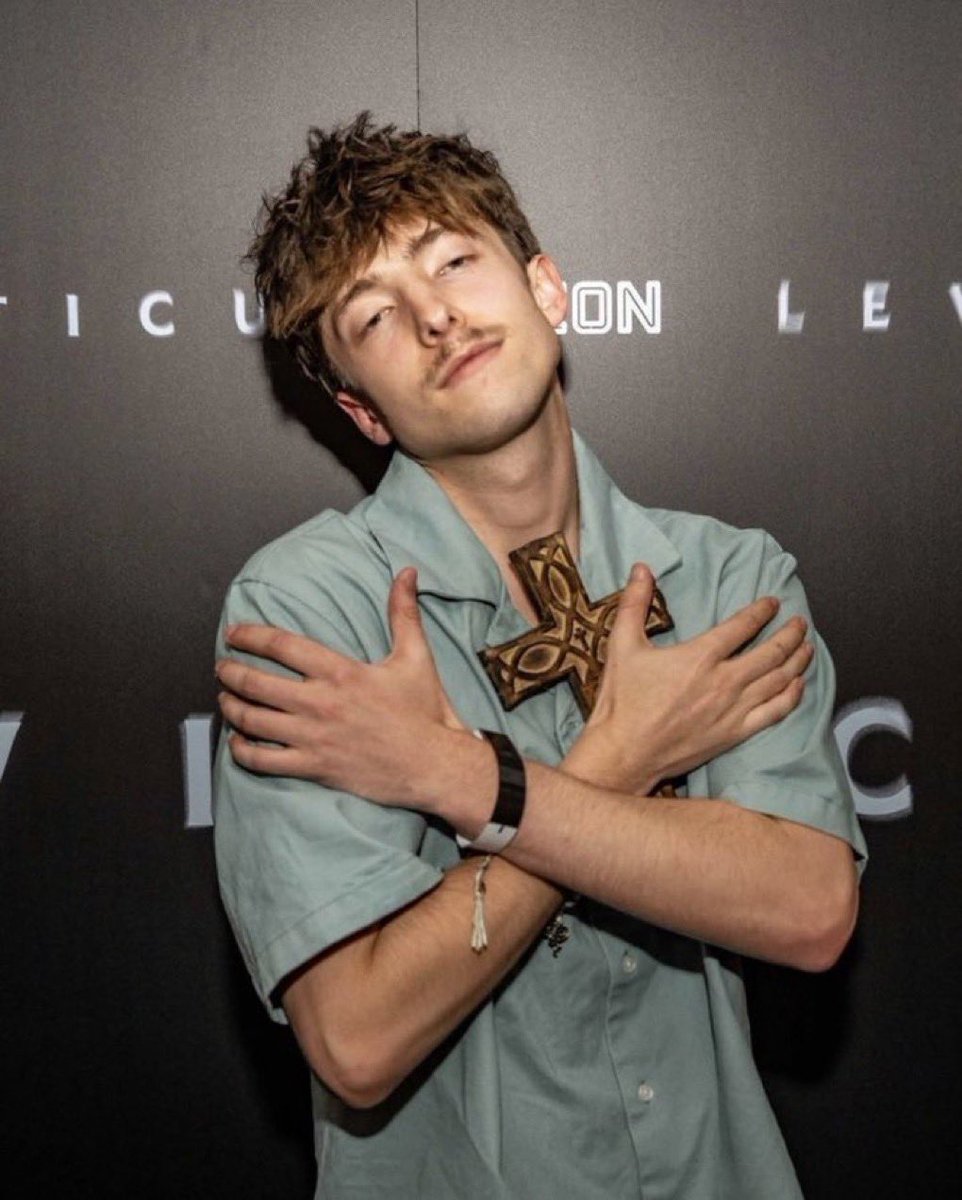 superandrom3da's tweet photo. IM SCREAMING HE LOOKS AMAZING https://t.co/CISZvXXY2T