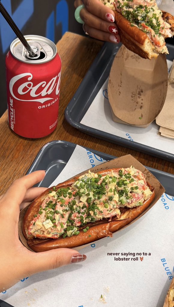 LunekoVT's tweet photo. If loving lobster rolls is wrong, I don’t wanna be right 😭🦞 https://t.co/nHfefNkIlH