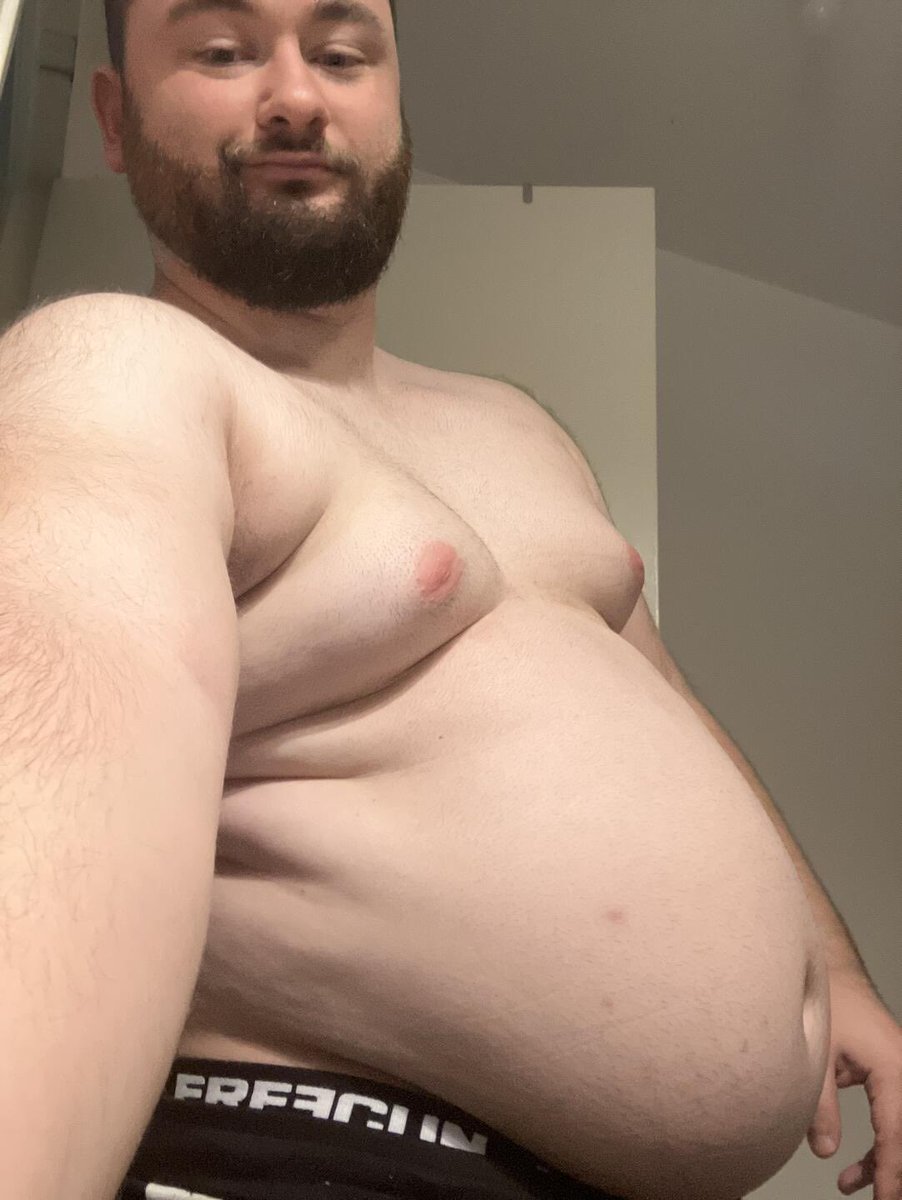tomfaft's tweet photo. I feel so fat ! Look at my boobs ! Please help me to get bigger ! 🤤🐷 https://t.co/0rCRAoXhY4