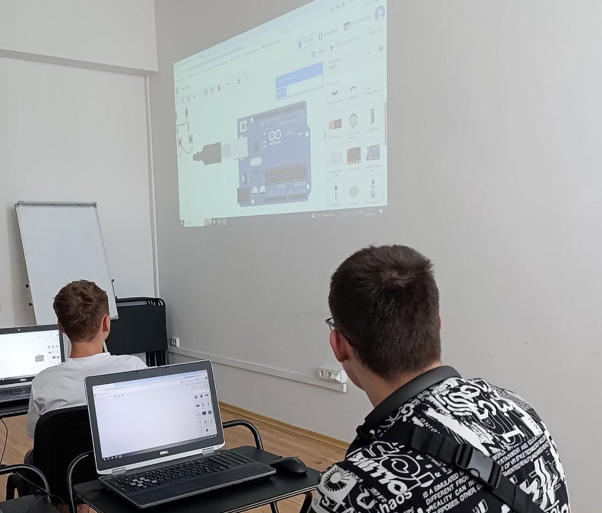 Lviv_Start_IT's tweet photo. Робототехніка - це не про роботів. Це про навички, які залишаться з дитиною на все життя.
https://t.co/ImKgJB60r5 https://t.co/RoDrW0S2gy