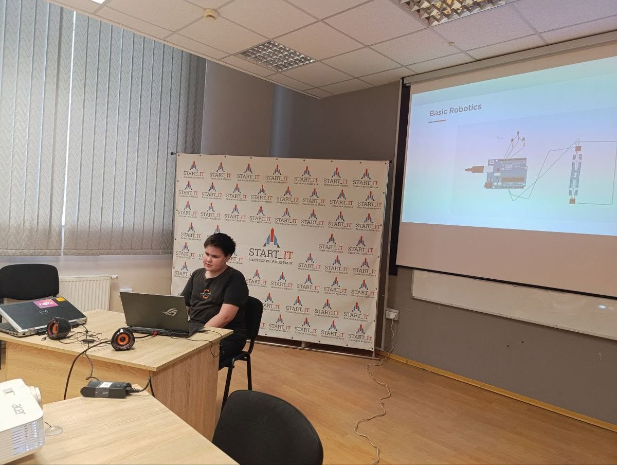 Lviv_Start_IT's tweet photo. Робототехніка - це не про роботів. Це про навички, які залишаться з дитиною на все життя.
https://t.co/ImKgJB60r5 https://t.co/RoDrW0S2gy