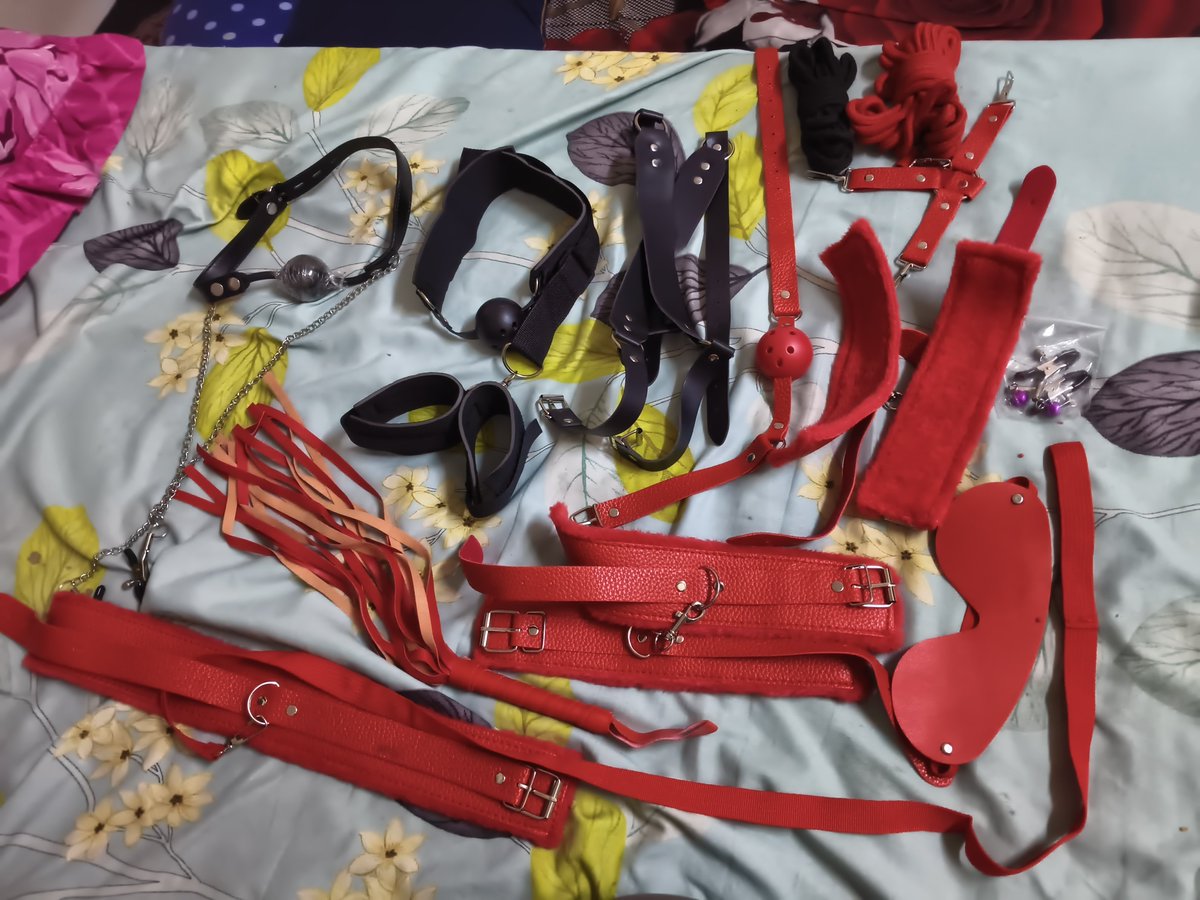 jelitaklang's tweet photo. Barang sudah sampai.. Ada yg mau tak jadi anjing aku? #slave #bdsm https://t.co/2wKdlMar49