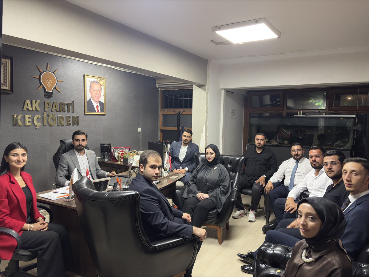 AkgencKecioren's tweet photo. Haftalık Olağan Yürütme Kurulu
toplantımızı, ilçe Gençlik Kolları başkanımız Sn.
@melikogluu_ başkanlığında gerçekleştirdik. https://t.co/oDSQ8WksdU