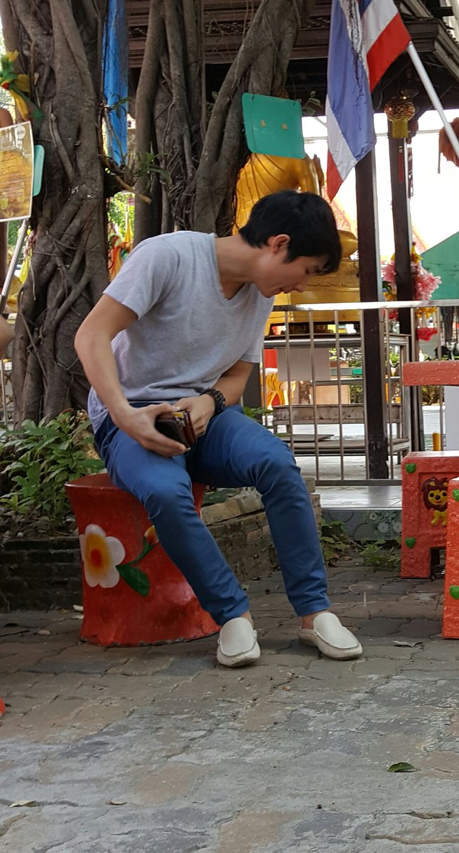 7Manachai's tweet photo. แอบมองอยู่นานโครตเงี่ยนเลยผู้ชายตี๋หล่อขากเสลดถุยต่อหน้า กูเลยแอบถ่ายรูปมันกับรูปเสลดของมันไว้ดูเอาเสลดมันมาดมกลิ่นเงี่ยนเหี้ยๆกูอยากดูดควยมันให้นํ้าแตก อยาดสูดดมกลิ่นควยกลิ่นเยี่ยวที่เป้ากางเกงแม่งฉิบหายเงี่ยนสัสๆ #spitting #loogies #phlegm #hocking #manspit https://t.co/bBjbXxe1eE