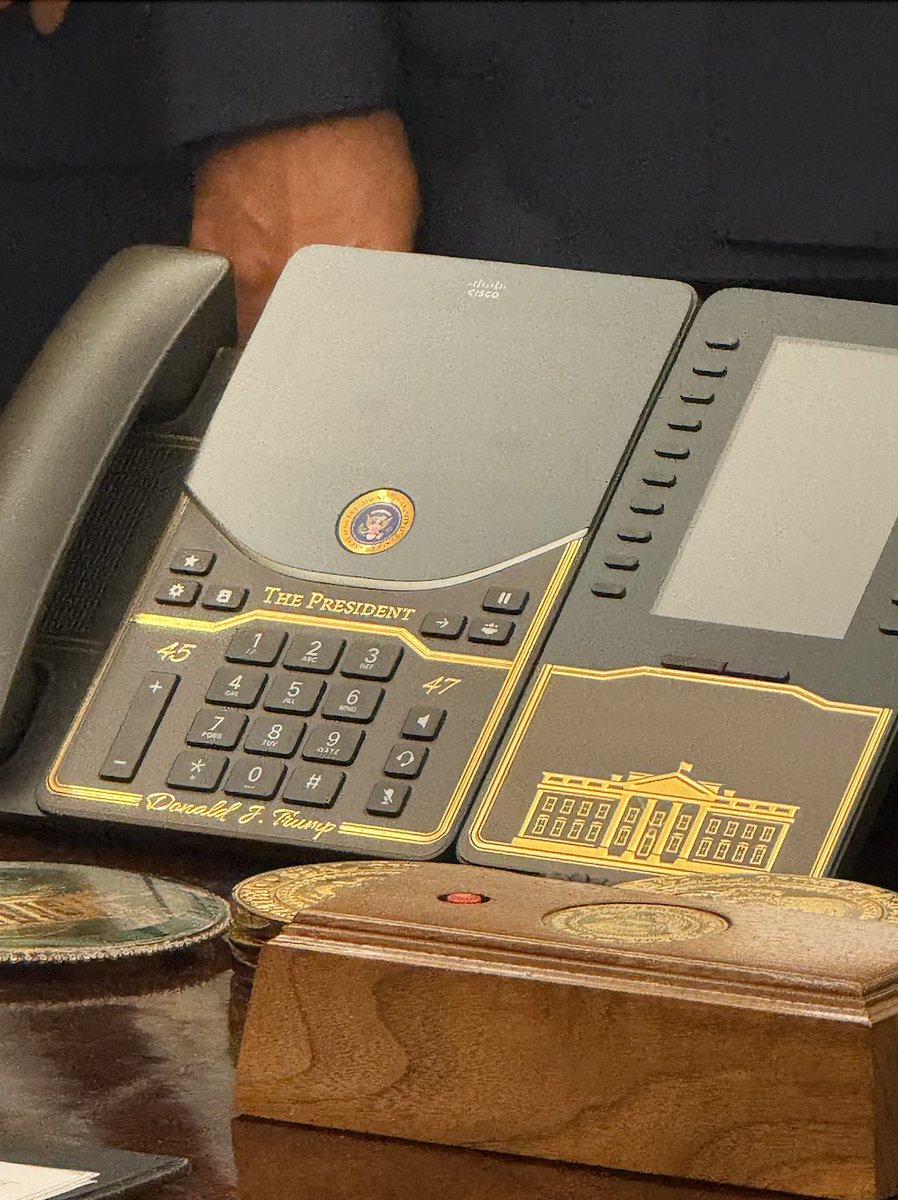 kaitlancollins's tweet photo. President Trump has a new phone on the Resolute Desk, which was captured by pooler Peter Doocy inside the Oval Office today. https://t.co/kpK592FNXw