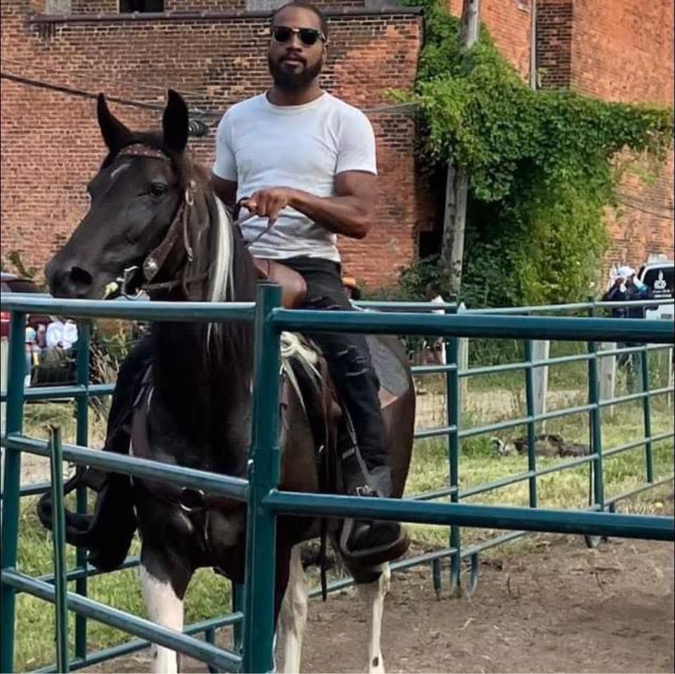YoBigHomiePops's tweet photo. Howdy Bihh, Save A Horse Ride A Cowboy!!!😏👌🏽💪🏽✊🏽💯 #Cowboy #Detroit #CumGetSum #MyLife https://t.co/MpbN2ZjcQe