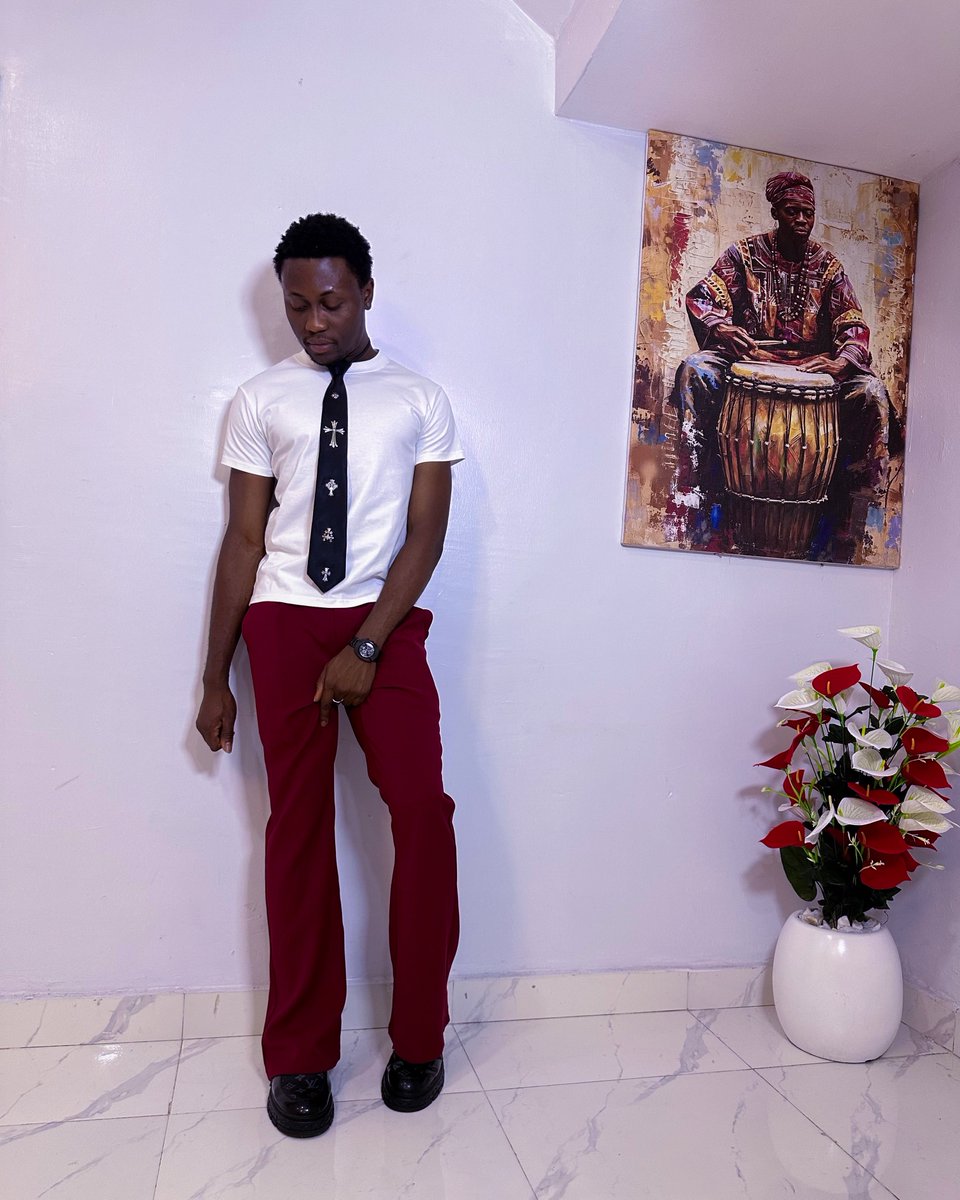 YKoluwaseun9's tweet photo. I dream to be a model. https://t.co/qaTscHMhP2