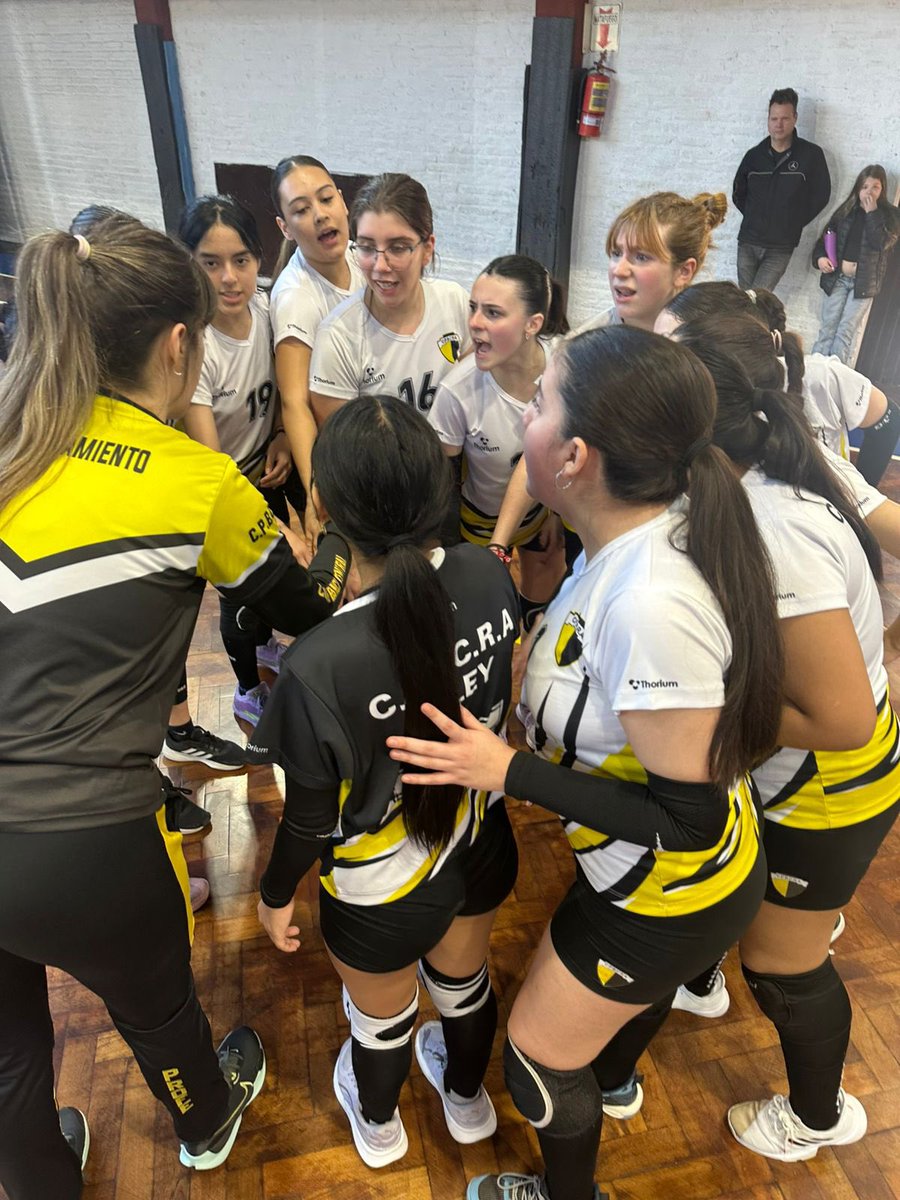CPBCRAoficial's tweet photo. VOLEY

📍Fecha 4. Mayores: Visitantes ante A.M.E.T. Caída por 0-3.

· Inferiores ante C.A.B.A.: Sub 15: 0-2; Sub 17: 0-2. https://t.co/61bvhrUCOK