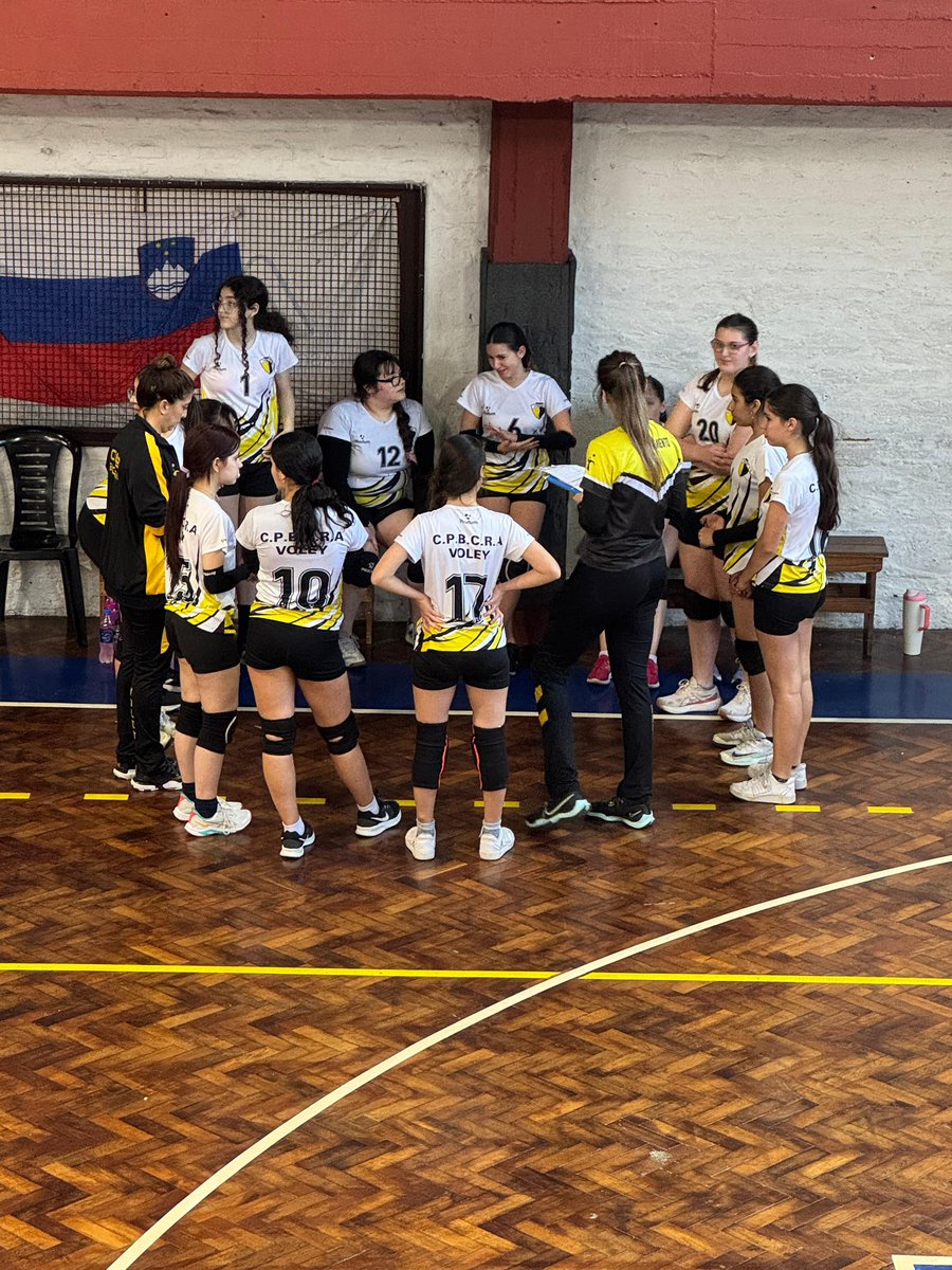CPBCRAoficial's tweet photo. VOLEY

📍Fecha 4. Mayores: Visitantes ante A.M.E.T. Caída por 0-3.

· Inferiores ante C.A.B.A.: Sub 15: 0-2; Sub 17: 0-2. https://t.co/61bvhrUCOK