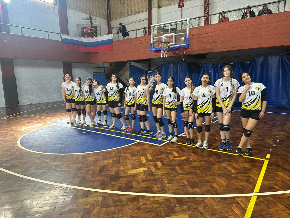 CPBCRAoficial's tweet photo. VOLEY

📍Fecha 4. Mayores: Visitantes ante A.M.E.T. Caída por 0-3.

· Inferiores ante C.A.B.A.: Sub 15: 0-2; Sub 17: 0-2. https://t.co/61bvhrUCOK