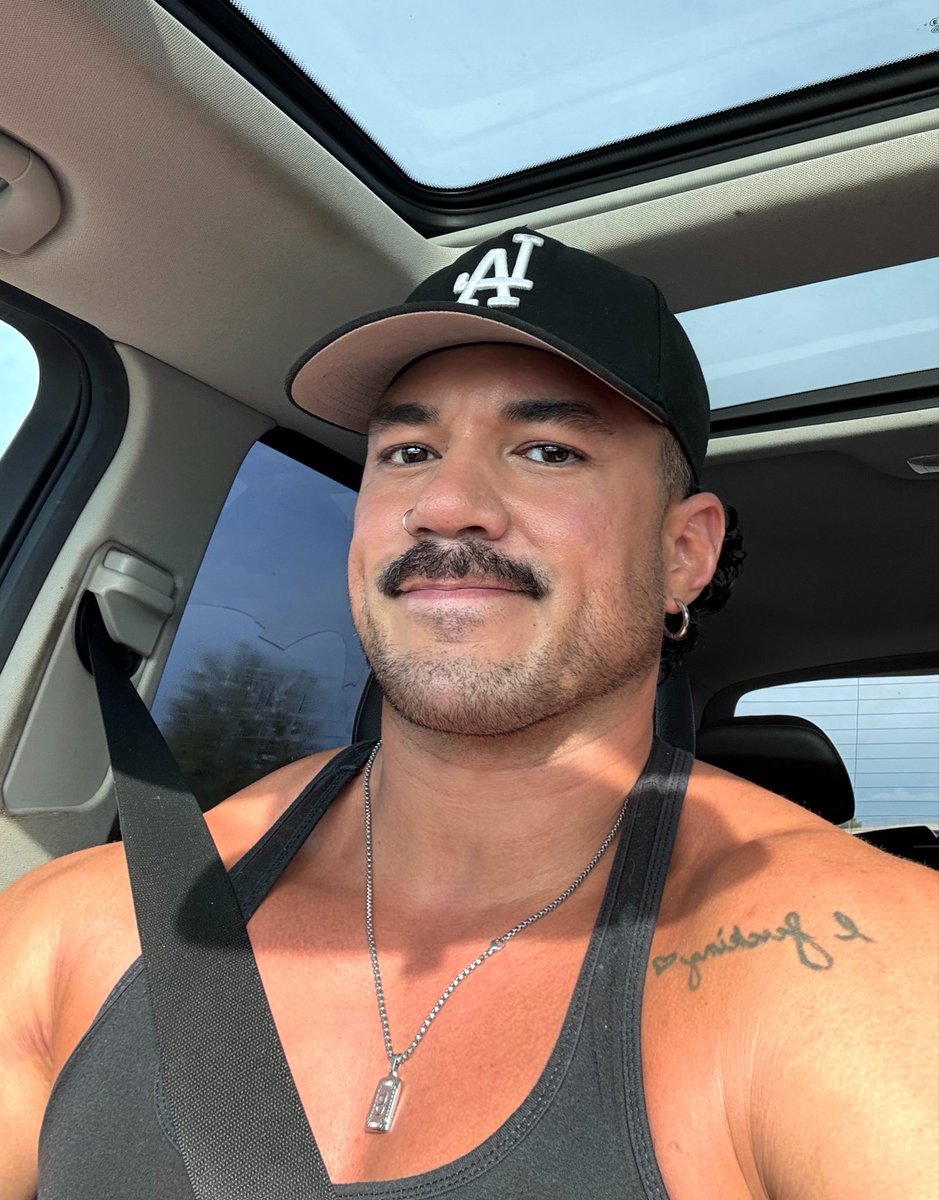 RealizeRealLiez's tweet photo. White gays, are ya'll still smiling like this Y or N? https://t.co/p0N9MKRU5T