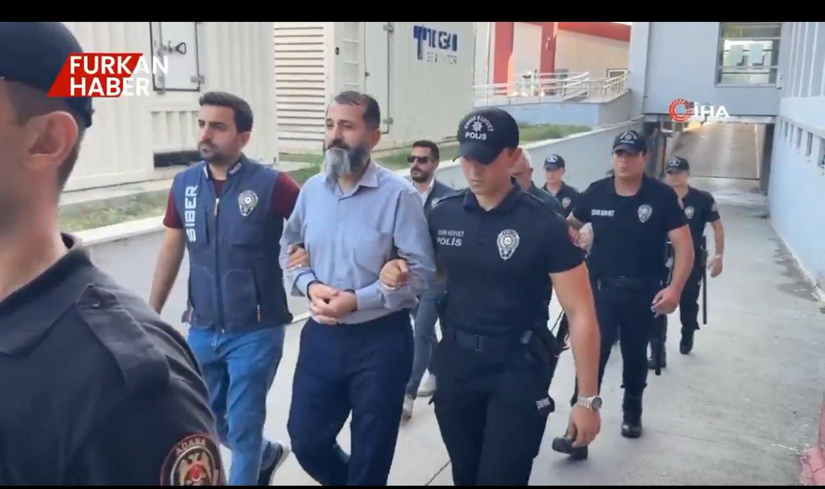 Eslemim4's tweet photo. Eşim 3 üniversitesi okumuş, şu an yüksek lisans yapan, yıllardır İslam'a hizmet eden,toplumun kurtuluşu neslimizin ıslahı için mücadele eden bir insan.
Şu an bomboş bir gerekçeyle ailesinden 490 km uzakta hapiste....
FurkanGönüllülerine Ozgürlük
TecritZulmüne SonVerin
#YeterArtık https://t.co/C7F7cCU6EX