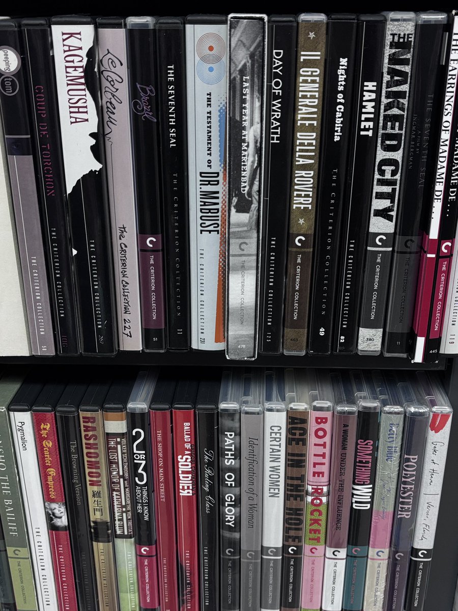 rottedtulips's tweet photo. At a bookstore https://t.co/wg3BnVuSeN
