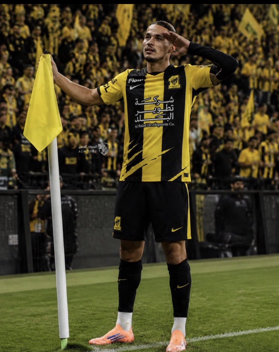 ittixo27's tweet photo. ههههههههههههه الله رتبها 
انيس حاج في معقل النمور 🖤💛🥶🐅

 #خلصوا_صفقه_الحاج https://t.co/BvODwOpxpc