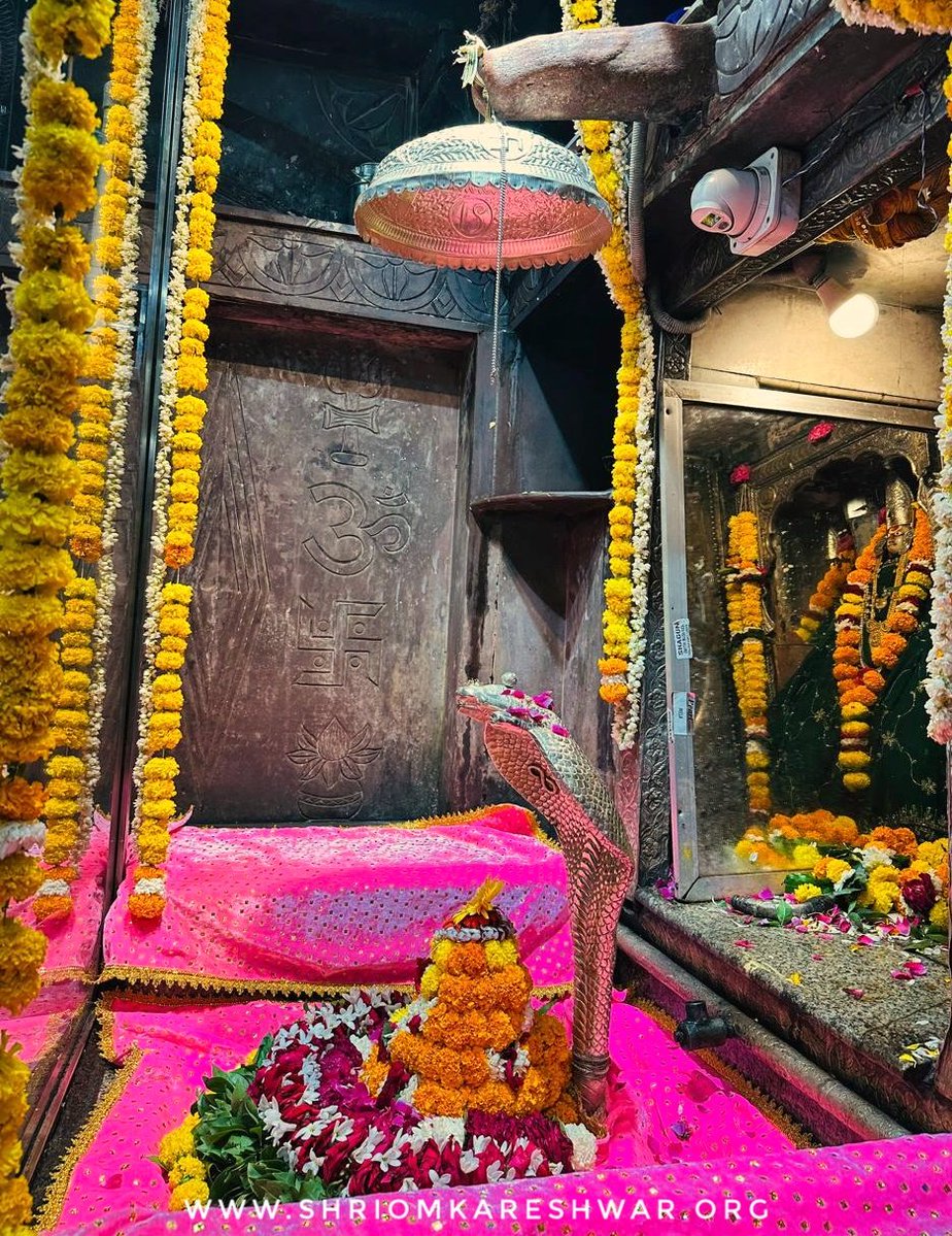 OmkarJyotirling's tweet photo. 🚩जय ओंकार जी🚩
द्वादश ज्योतिर्लिंग में चतुर्थ, श्री ओंकारेश्वर में ओंकार महाराज के शयन दर्शन।
भाद्रपद कृष्ण पक्ष पंचमी स. 2082 बुधवार दिनांक-02/09/26
वेब-https://t.co/cOFsHLEZaw
हेल्प-8989998686(8AM-8PM)
#omkareshwar #ओम्कारेश्वर https://t.co/HhxVOGHGkA