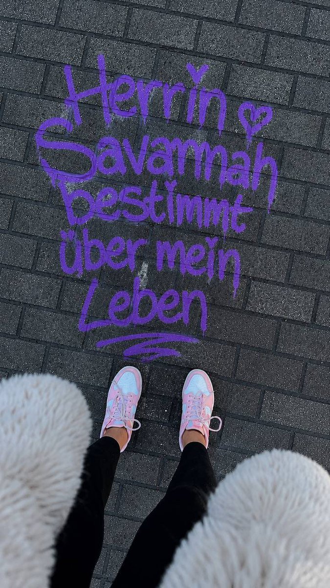 SavTakesSavings's tweet photo. Wer von euch Vollidioten war das??? 😡

Wo ist der QR-Code mit meinen Zahlungslinks??? An denjenigen 
Dummkopf, der dafür verantwortlich ist: 

Mach es richtig!

Eigentlich gehört mein Name auf einen Zeppelin, der über jeder deutschen Großstadt schwebt.  

Findom Airship 🙂‍↕️ https://t.co/oWMHz0HzgB