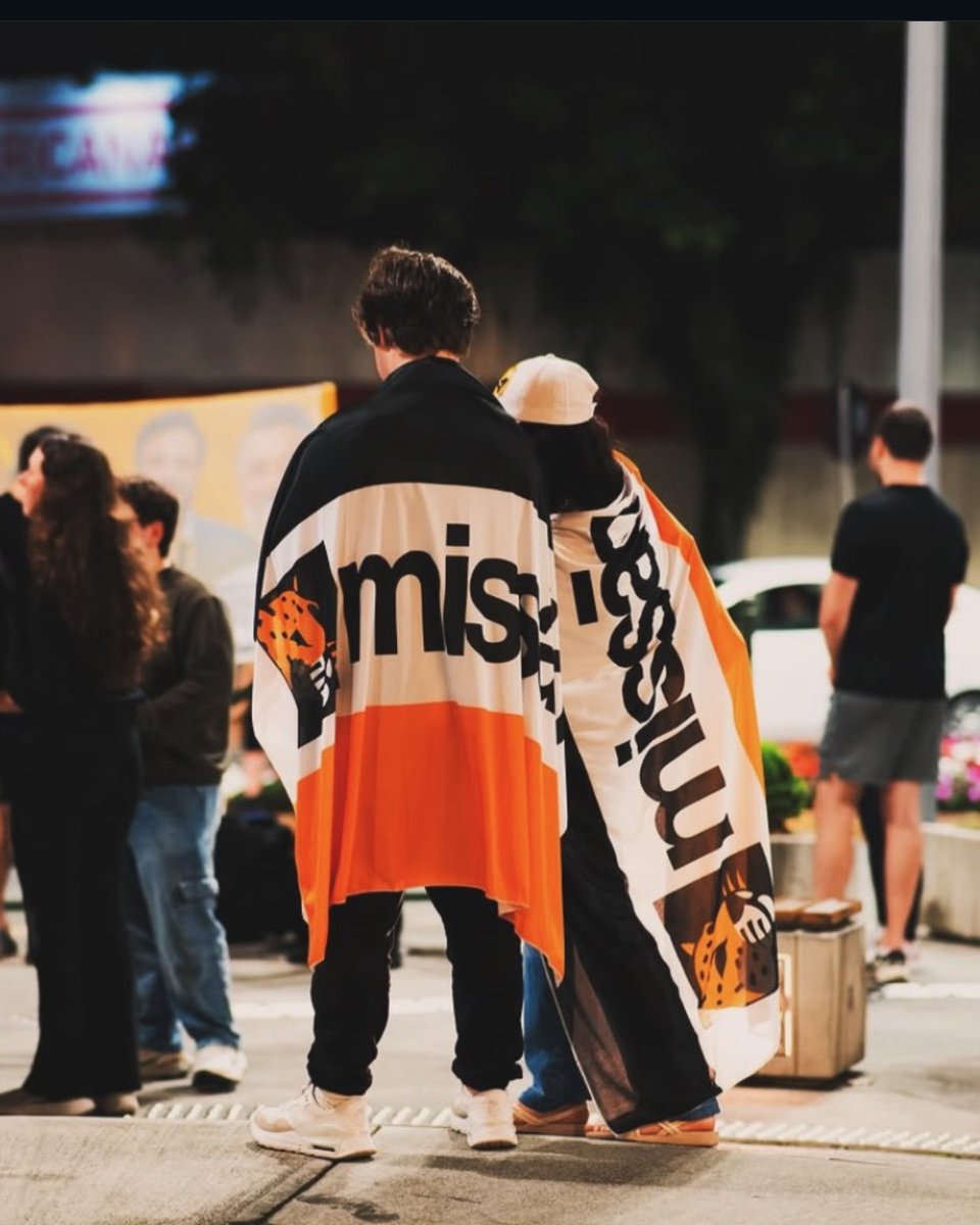 DanteHaydenn's tweet photo. O fotógrafo do protesto tirou um banger de foto minha e da @ketelyn_yemanja. https://t.co/Fu397KLwVE