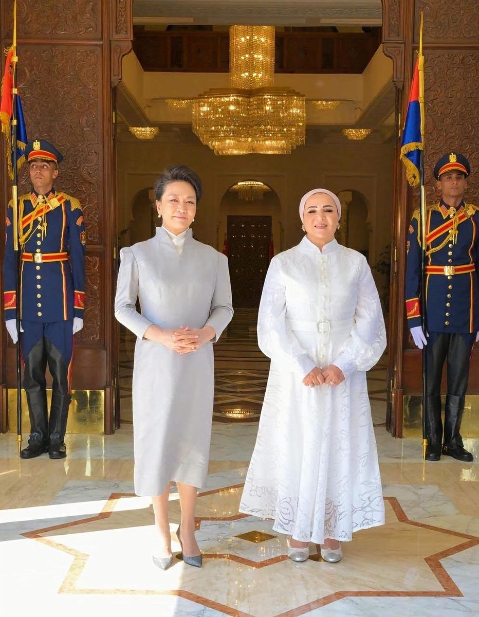 SISEGY's tweet photo. Mrs. El-Sisi expressed her happiness at welcoming Egypt’s dear guest, Spouse of China's President https://t.co/9ndS62hcfx