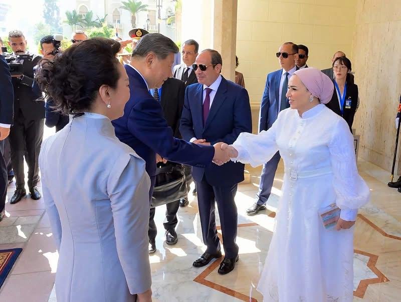 SISEGY's tweet photo. Mrs. El-Sisi expressed her happiness at welcoming Egypt’s dear guest, Spouse of China's President https://t.co/9ndS62hcfx
